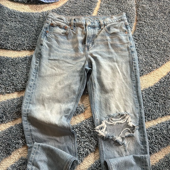 Women’s gently worn American Eagle stretch, distressed jeans - Picture 1 of 5
